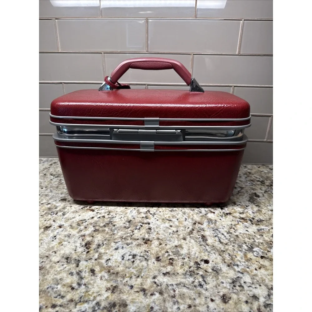 Vtg Samsonite Silhouette Train Case W/ Key & MakeUp bag Hardshell Luggage Maroon